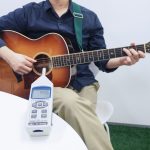ギターの音はピアノより大きい？実際に騒音計で音量を測ってみた！【ギタリストのためのお部屋探し】